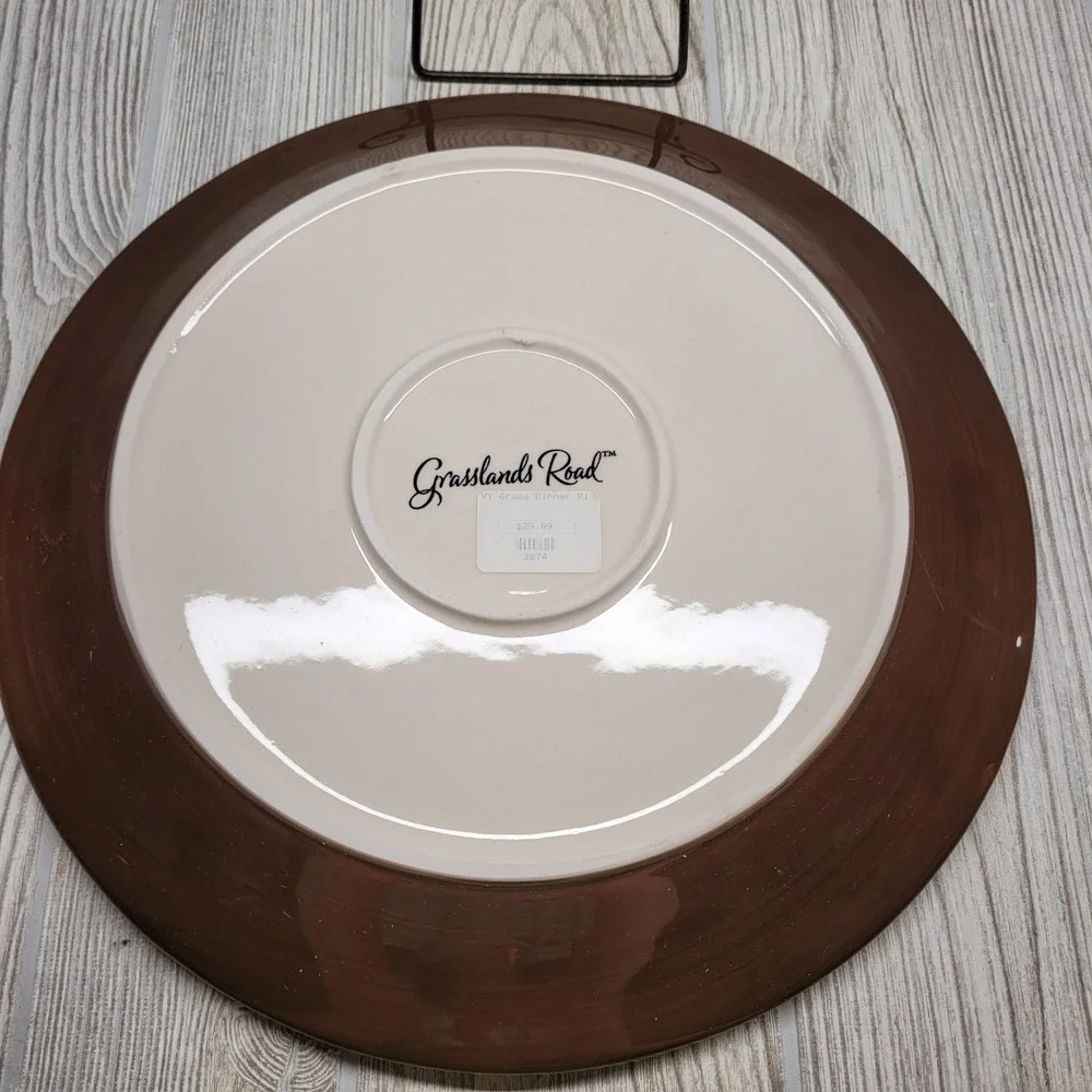 Grasslands Road Vineyard Dinner Plate 11 in Purple Grape‎ Embossed Ceramic Stand